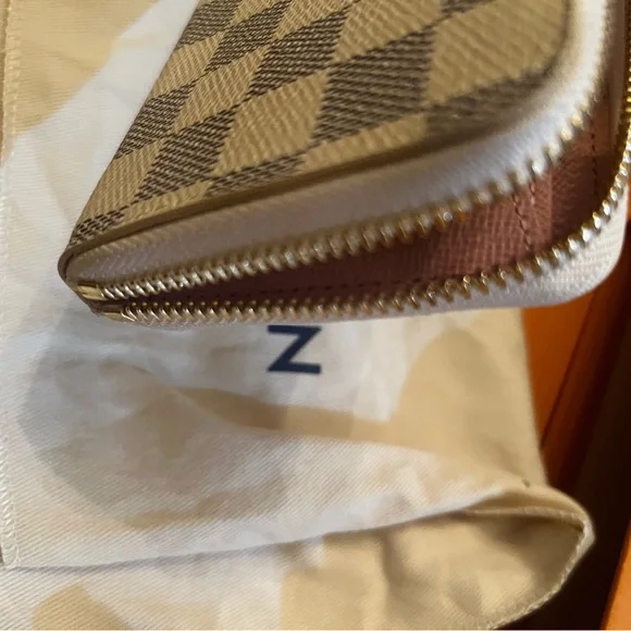 Louis Vuitton Clemence  Wallet in Damier Azur Rose Ballerine on the inside. EUC - Picture 6 of 12